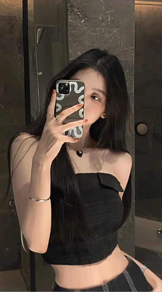 anh gai xinh chup truoc guong che mat trao luu dien dat phong cach va ca tinh 697d2c01e0b56