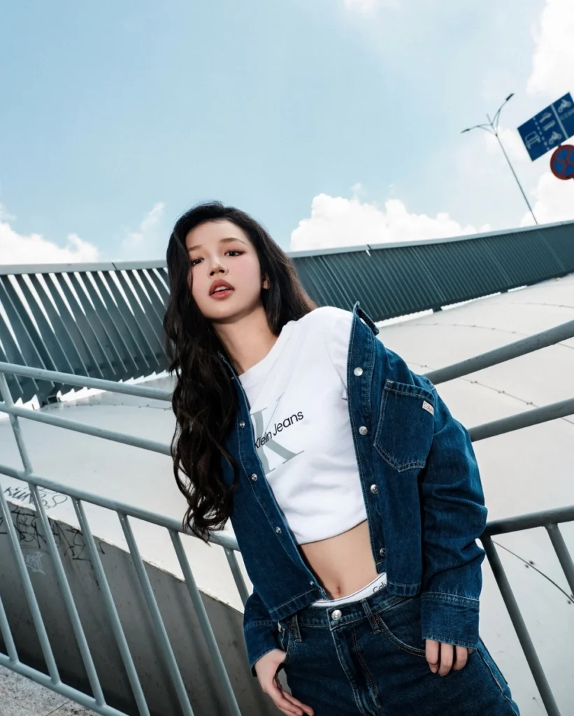 anh gai xinh cong so ve dep thanh lich gay an tuong noi phong lam viec 697d5cbe52274