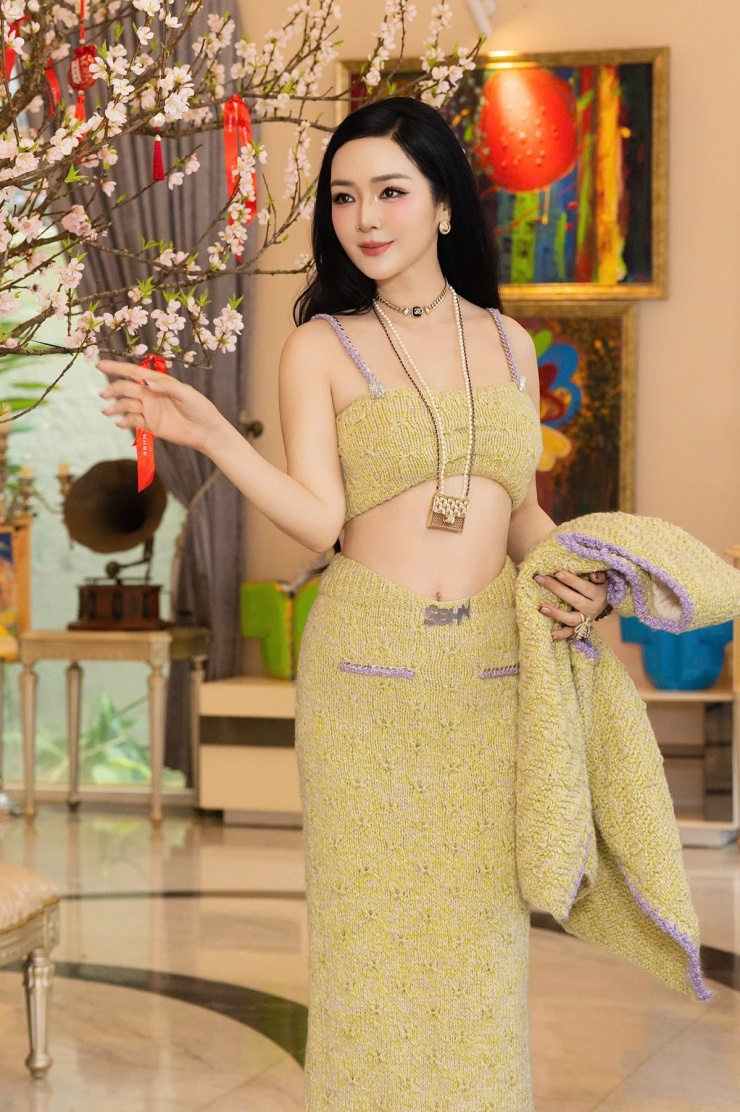 Ảnh gái xinh kheo hàng - Trào lưu gây tranh cãi và những tác động xã hội sâu sắc