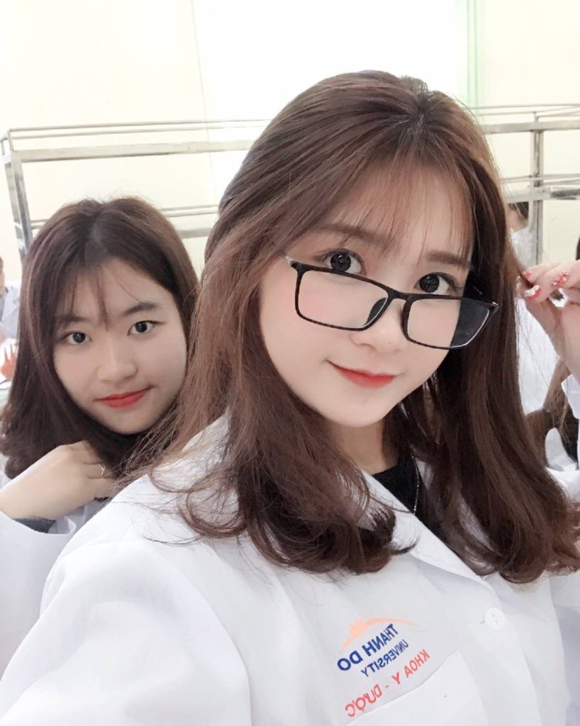 anh gai xinh khoe hang phan tich sau ve hien tuong va tac dong xa hoi 697d0a059b92f