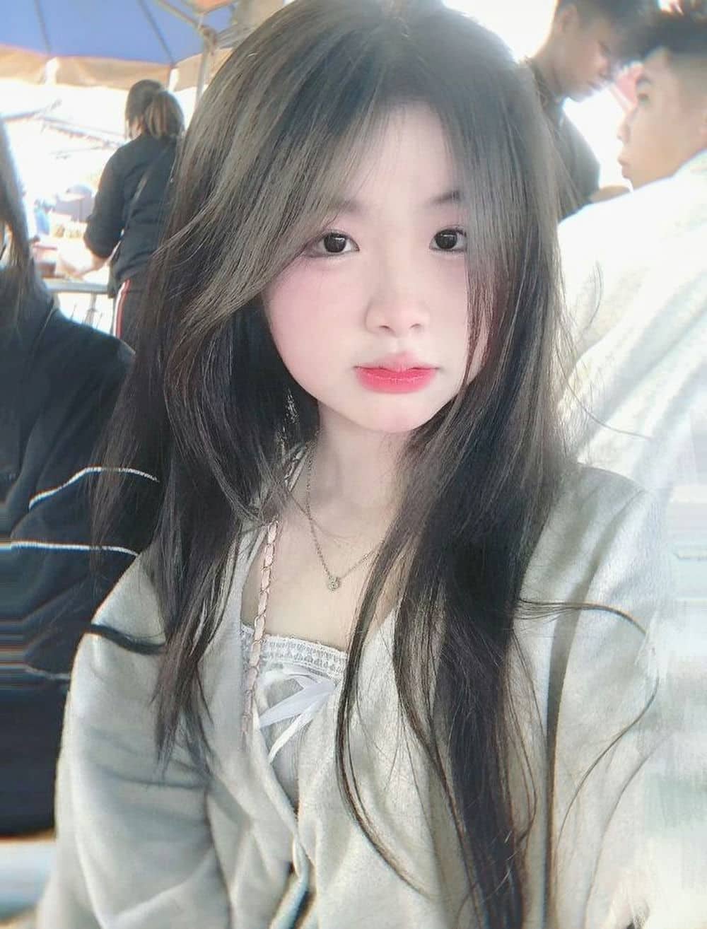 Ảnh gái xinh lộ hàng - Những góc nhìn đa chiều về vấn đề nhức nhối hiện nay