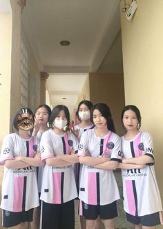 anh gai xinh mac ao bong da phong cach the thao day quyen ru va tran day nang luong 697daa9075066