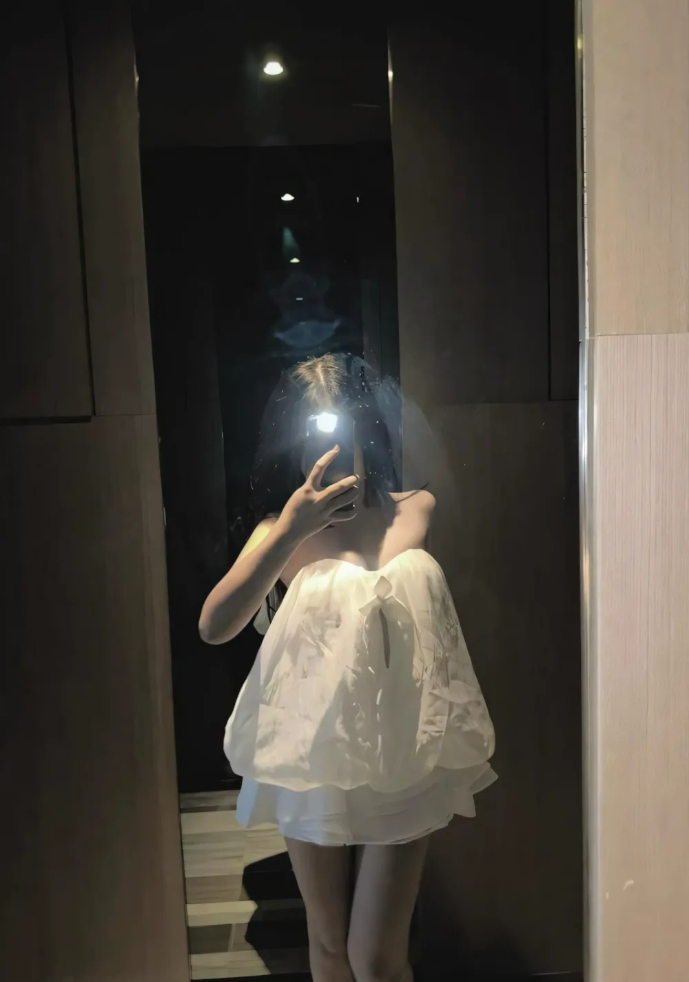 Ảnh gái xinh mặc váy trắng – Vẻ đẹp tinh khôi làm say đắm lòng người