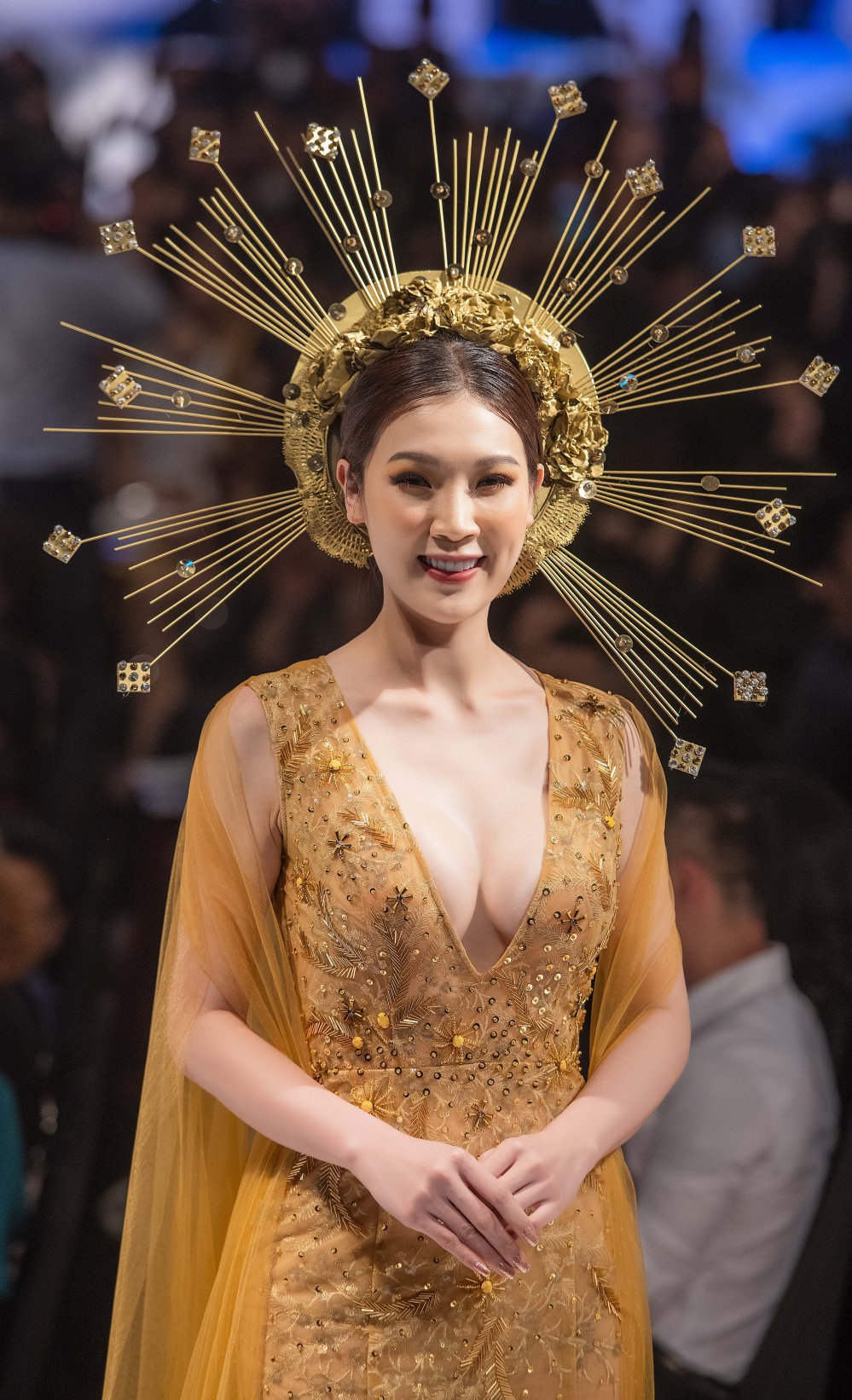 Ảnh gái xinh show ngực - Cái nhìn đa chiều về nét đẹp và hệ lụy xã hội