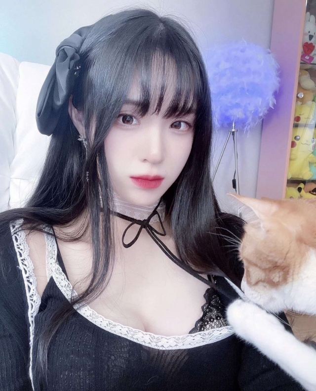 ap gai xinh hien tuong dang gay chan dong xa hoi va nhung dieu bi an dang sau 697d51bb123be