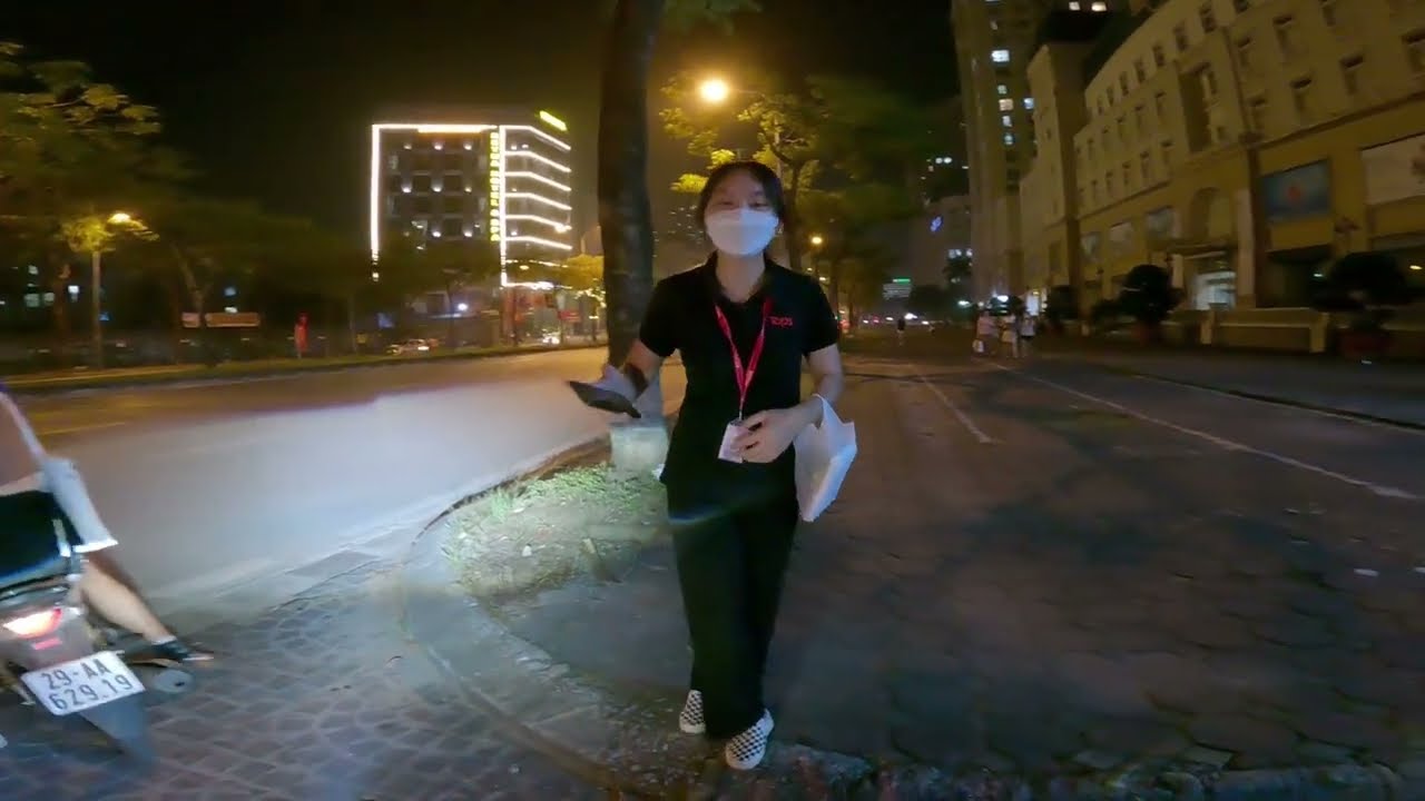 Check hàng gái xinh - Xu hướng mạng xã hội gây tranh cãi và ảnh hưởng xã hội sâu rộng