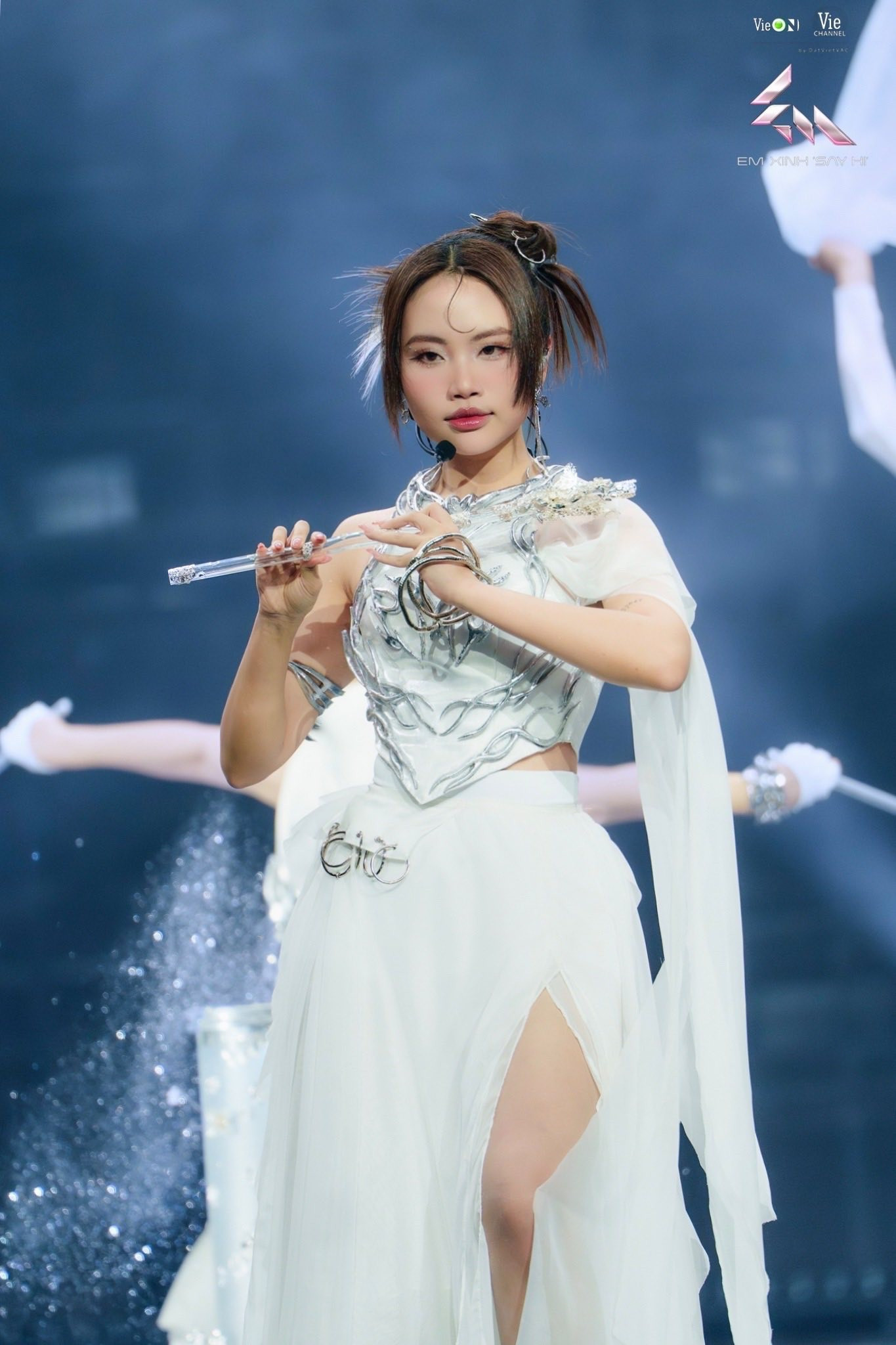 Clip gái xinh show – Xu hướng nổi bật hay vấn đề nhức nhối trong giới trẻ hiện nay