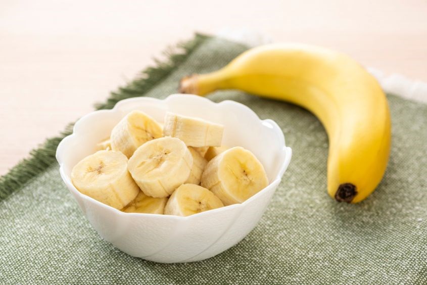 gai xinh an chuoi suc hut va tranh cai trong cong dong mang viet nam 697da4b225105