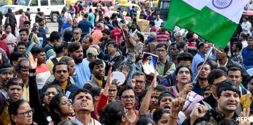 gai xinh bi hiep dam tap the thuc trang dang bao dong va trach nhiem cua cong dong 697d2bc833927