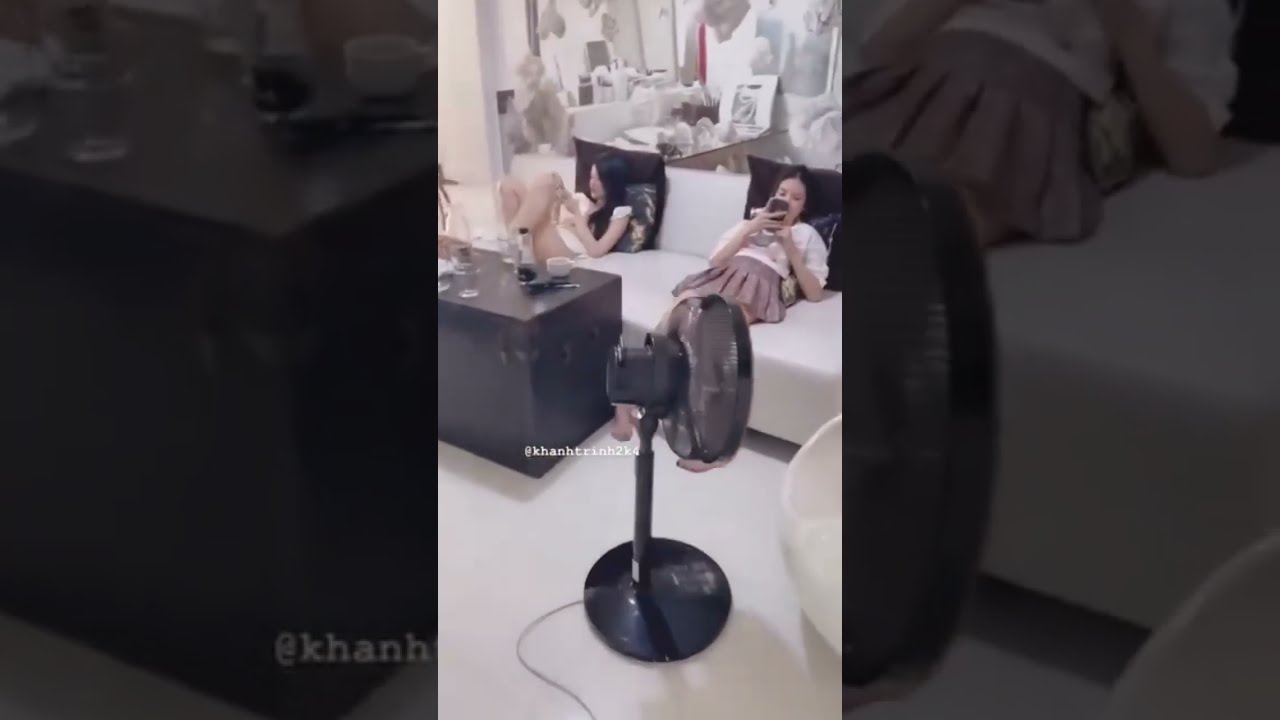 Gái Xinh Châu Âu Show Hàng - Xu hướng “Nóng” lan Tỏa trên Mạng Xã Hội và Những Ẩn Số Đằng Sau