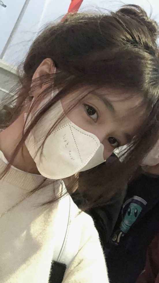 gai xinh che mat ngau ngon gio moi trong lang thoi trang va phong cach tre trung 697d5325c91a0