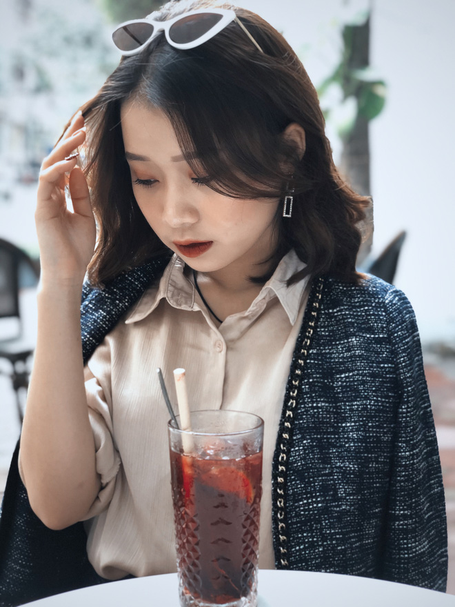 gai xinh deo kinh show hang net quyen ru vuot thoi gian cua phai dep hien dai 697d46f68ce81