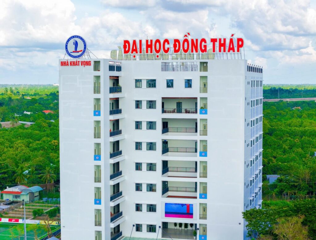 gai xinh di dai xu huong gay tranh cai va bai hoc ve dao duc online 697d0e3c62988