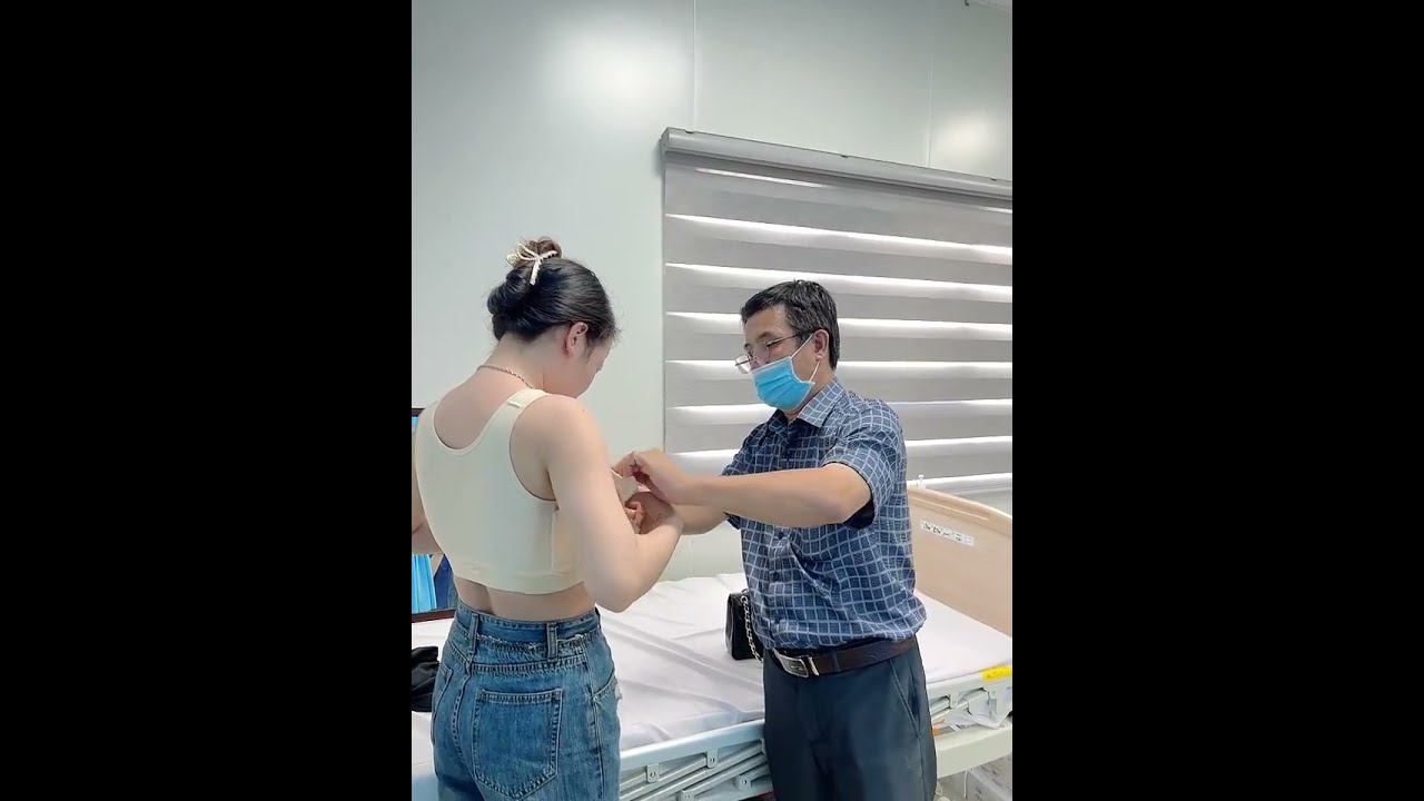 Gái xinh khoa thân khoe hàng - Hiện tượng nóng bỏng mạng xã hội cần nhìn nhận thấu đáo