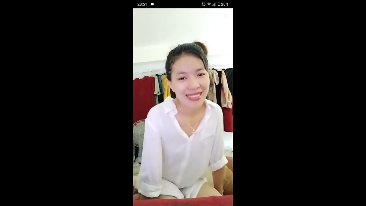 Gái xinh khoe bim – Xu hướng gây tranh cãi và ảnh hưởng xã hội của thế giới mạng