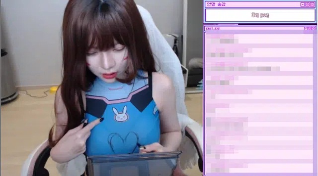 gai xinh khoe nguc tren mang xa hoi thuc trang anh huong va goc nhin da chieu 697d6f0836e05