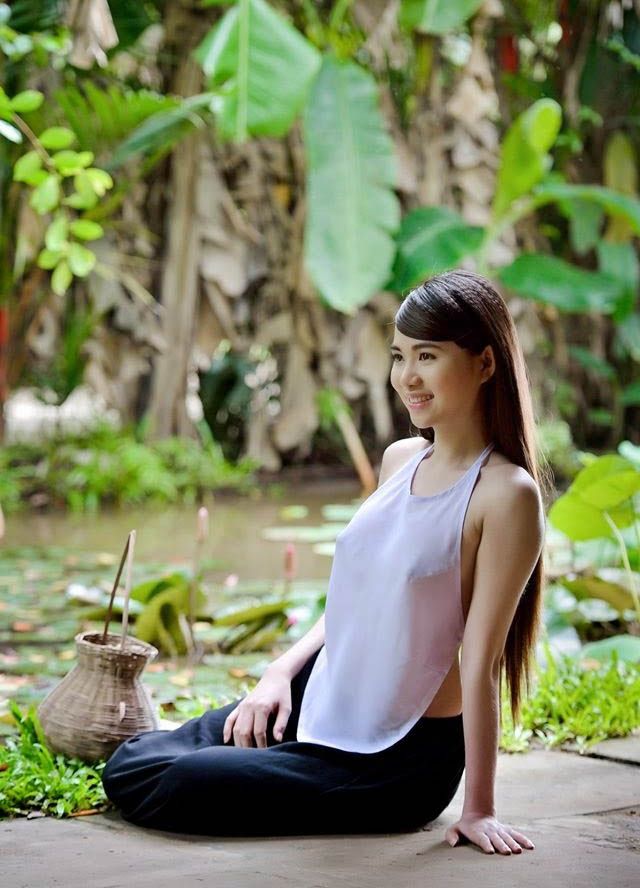 gai xinh khoe ti trao luu gay sot mang xa hoi va nhung goc nhin toan dien 697d74e57cd35