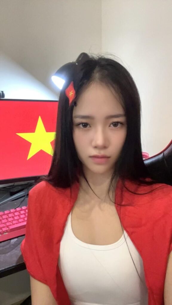 gai xinh live tu suong hien tuong gay soc va nhung tac dong dang suy ngam tren mang xa hoi 697d90c9d651f