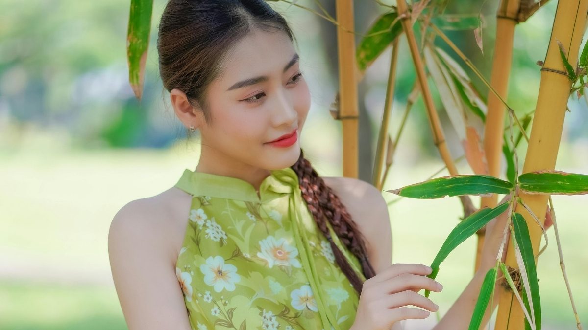 Gai xinh lộ hàng - Hiện tượng gây tranh cãi trên mạng xã hội và hệ lụy xã hội