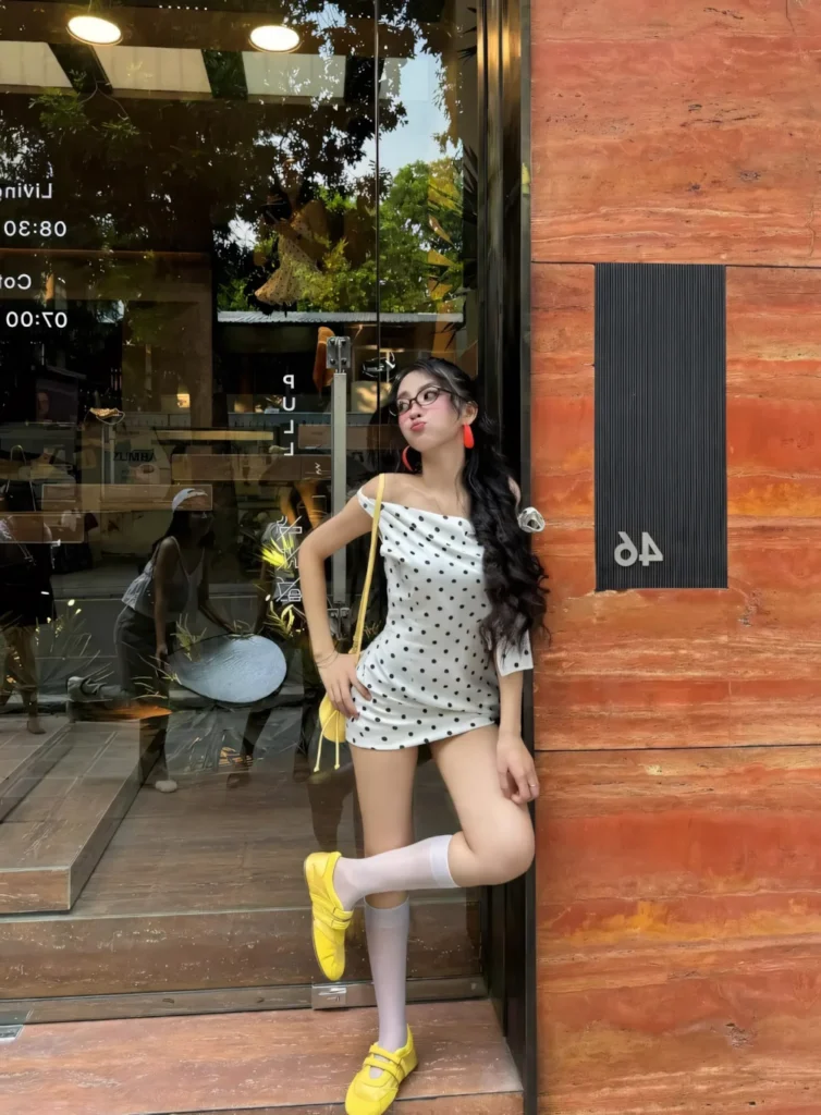 gai xinh mac chan vay phong cach thoi trang noi bat gay an tuong moi anh nhin 697d940e469ec