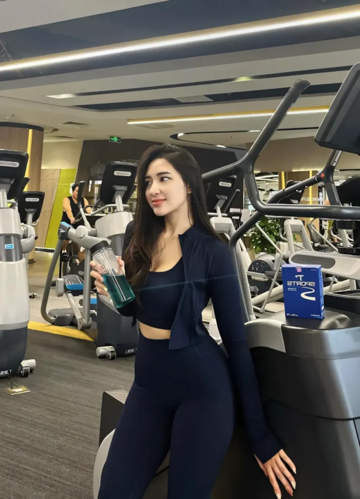 gai xinh mac do mong tac dong xa hoi dao duc va tam ly trong the gioi so hien dai 697d6f06040b4