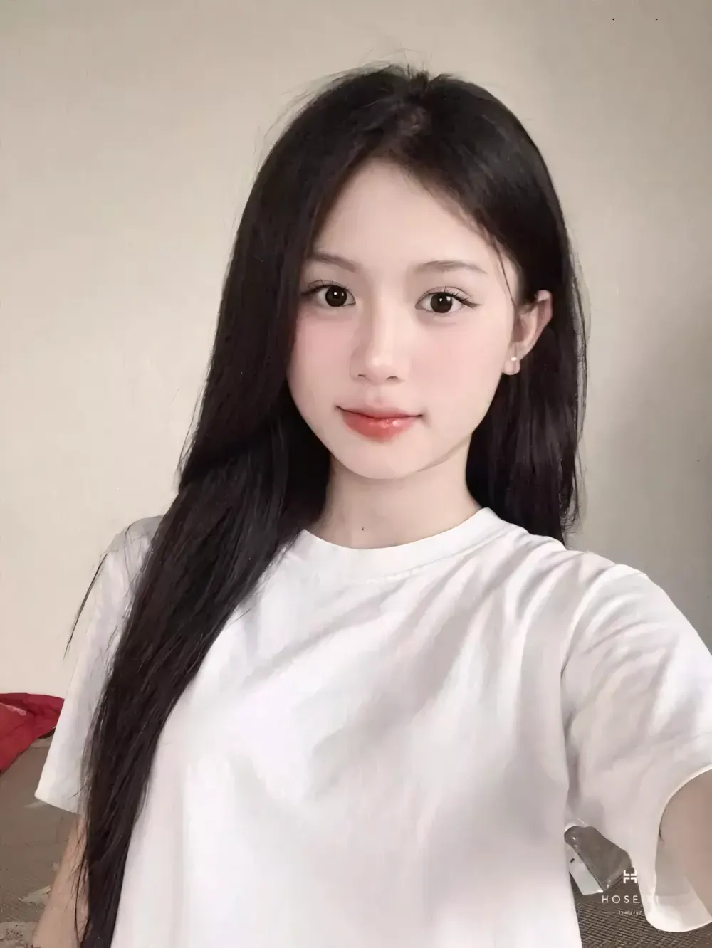 Gái xinh mông to khoe hàng - Phân tích thực trạng nội dung phản cảm trên mạng xã hội