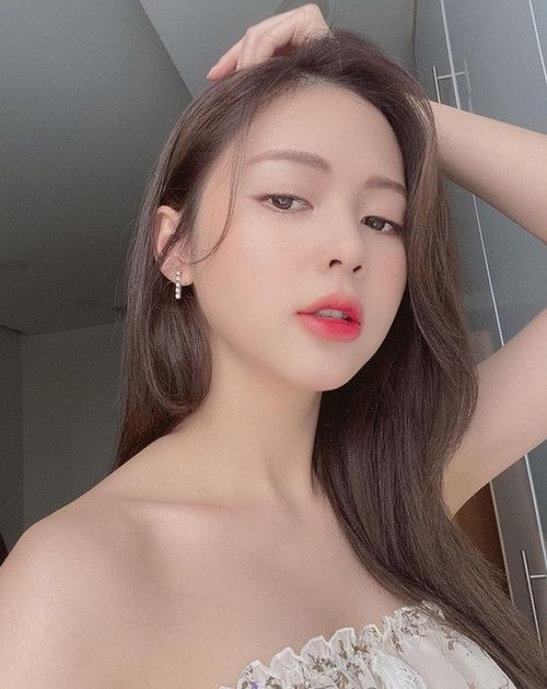 gai xinh net noi hoi tu ve dep va phong cach moi nhat hien nay 697d5f1aa1eb4