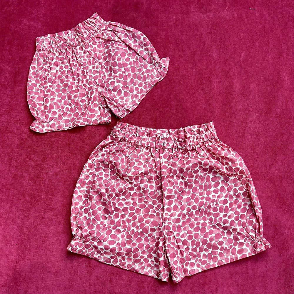 gai xinh nhun xu huong giai tri tre trung thu hut su chu y tren mang xa hoi 697daf42b37e9