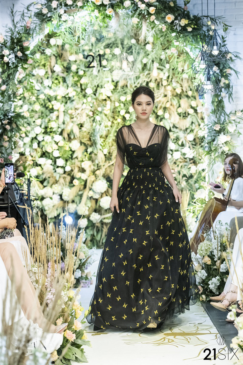 Gái xinh show bướm - Những góc nhìn toàn diện về nội dung nhạy cảm trên mạng xã hội