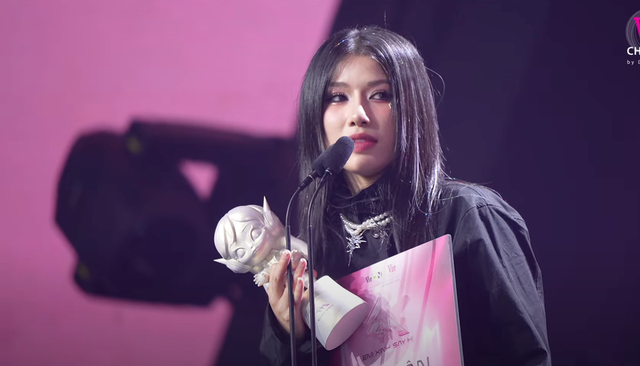 gai xinh show hang tren twitter hien tuong hot hay su truy lac dang bao dong 697da9659b858