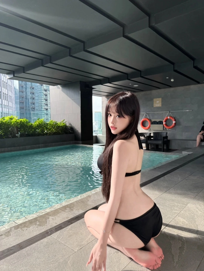 gai xinh tiktok khoe dang goi cam voi bikini xu huong va tranh cai 697d1bd317c84