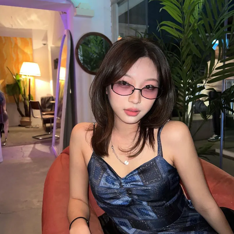 gai xinh toc dai deo kinh cute ve dep tinh te trong su ket hop hoan hao 697d303868693