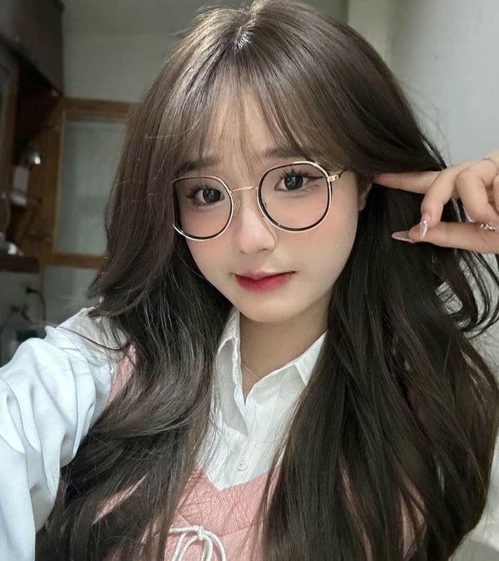 gai xinh toc ngan deo kinh ve dep cute don tim gioi tre thach thuc moi anh nhin 697da695e3f15