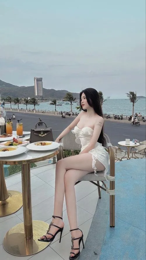 gai xinh vay xu huong thoi trang noi bat thinh hanh va phong cach ca nhan dac trung 697d6e547a301