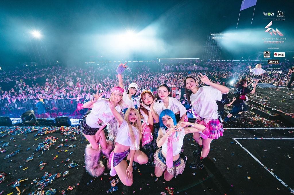 gai xinh vn show hien tuong phan chieu xa hoi nhung goc nhin da chieu 697d9adae4332