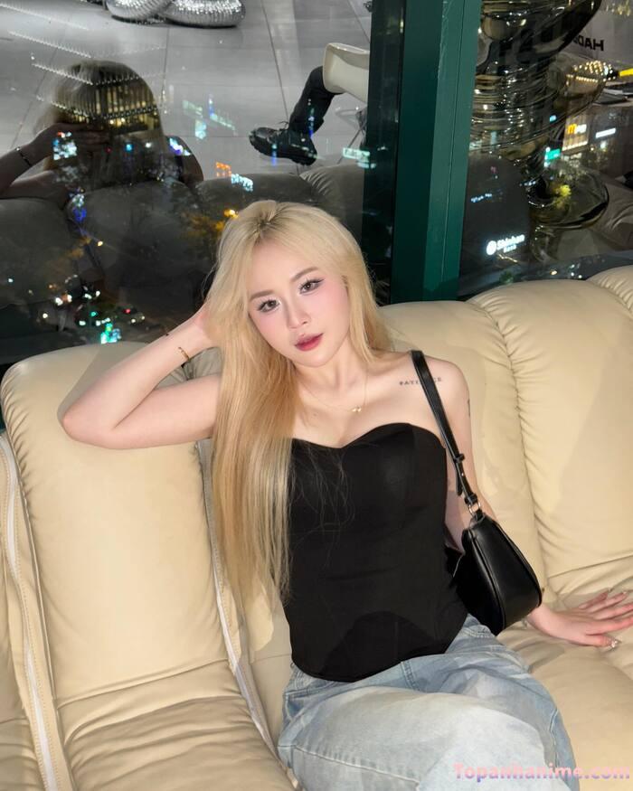 kham pha suc hut ky dieu cua anh gai xinh tiktok tren mang xa hoi hien dai 697d746db8175