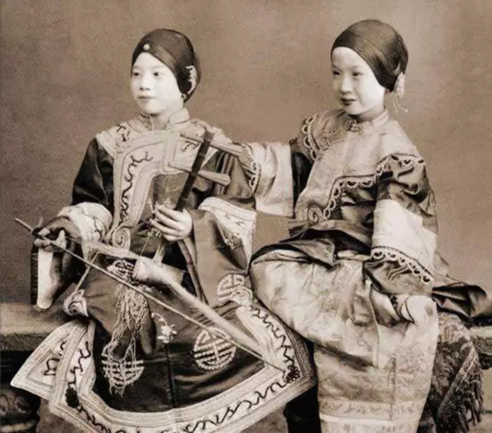 kham pha ve dep hung vi cua lau dai xanh gai xinh bieu tuong vuot thoi gian cua viet nam 697d84207ff44