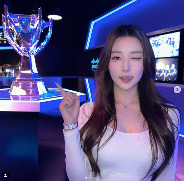 lol gai xinh ve dep tiem an trong the gioi game va nhung nu game thu thu hut 697d764a3d8d7