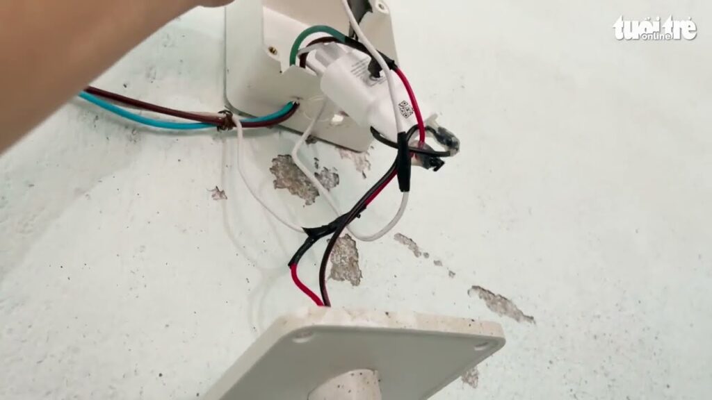 quay len gai xinh di wc hanh vi dang bao dong can su vao cuoc cua xa hoi 697d2932d575e