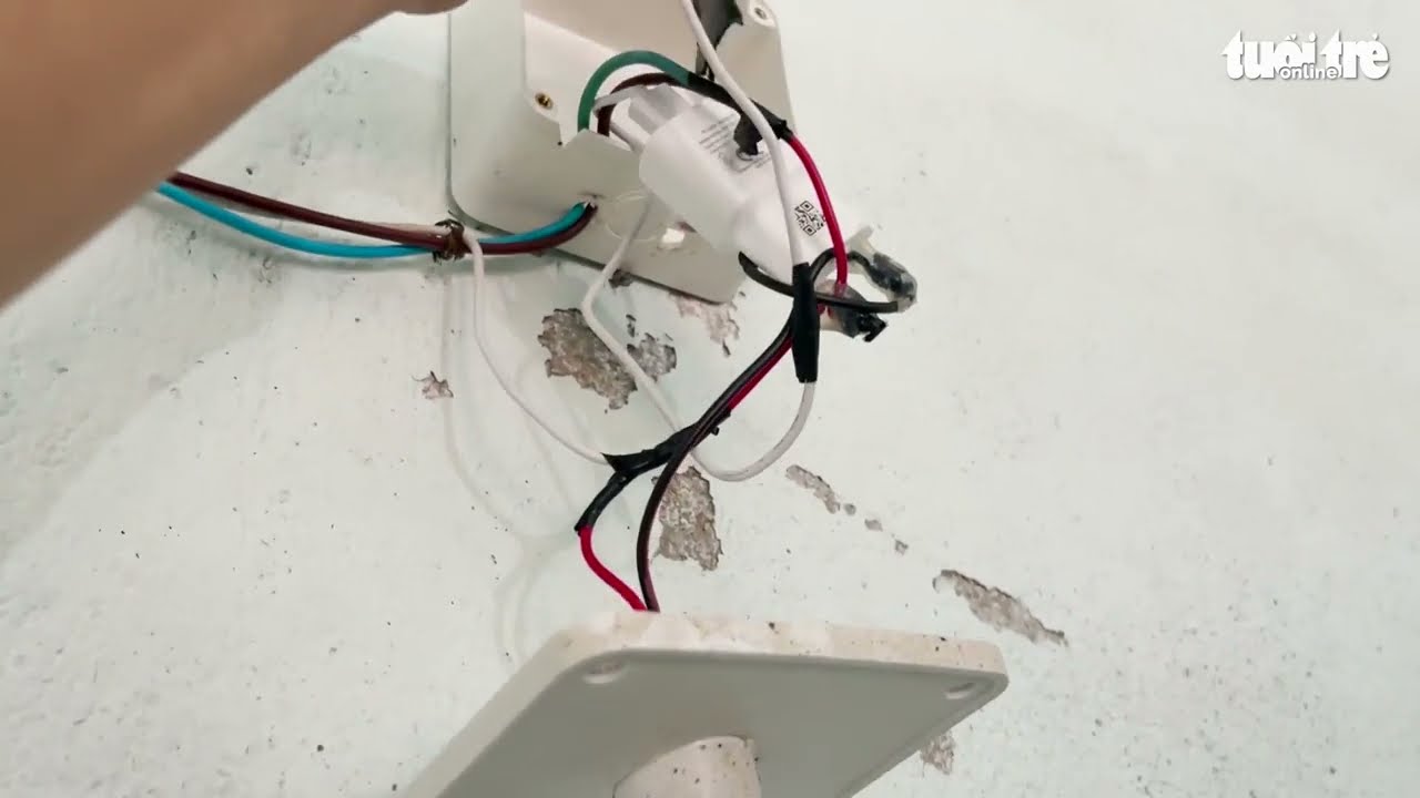 Quay lén gái xinh đi WC - Hành vi đáng báo động cần sự vào cuộc của xã hội