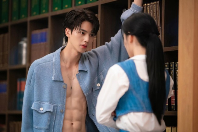 sinh ton tren dao hoang cung gai xinh chuyen phieu luu day thach thuc va cam xuc 697db8de1598c