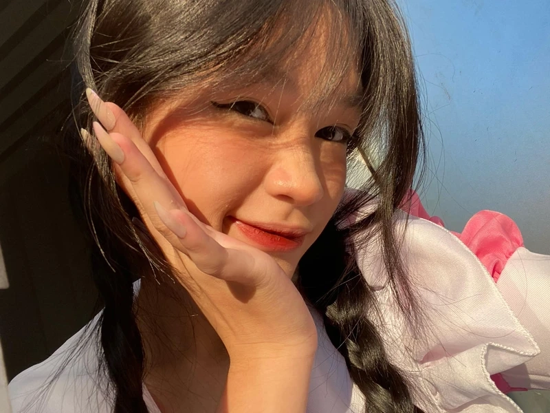 tuyen tap anh gai xinh van phong net dep thanh lich noi bat noi cong so 697d590235155