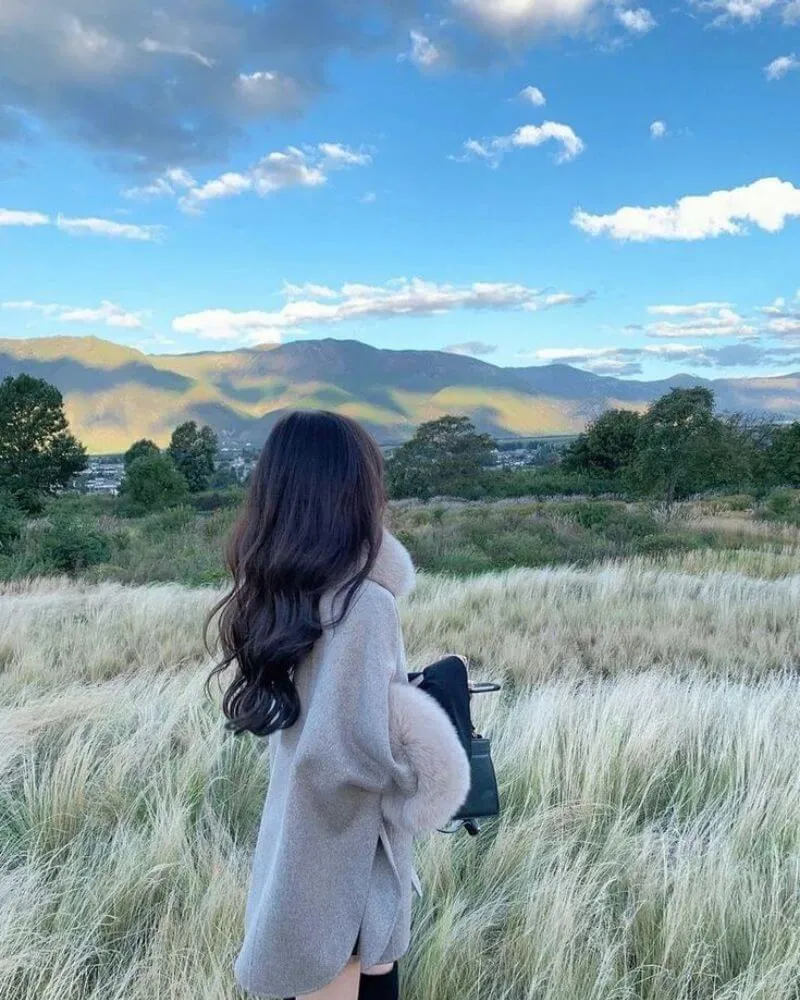 ve dep bi an kham pha suc hut cua anh gai xinh quay lung trong the gioi nhiep anh 697d16e82f170