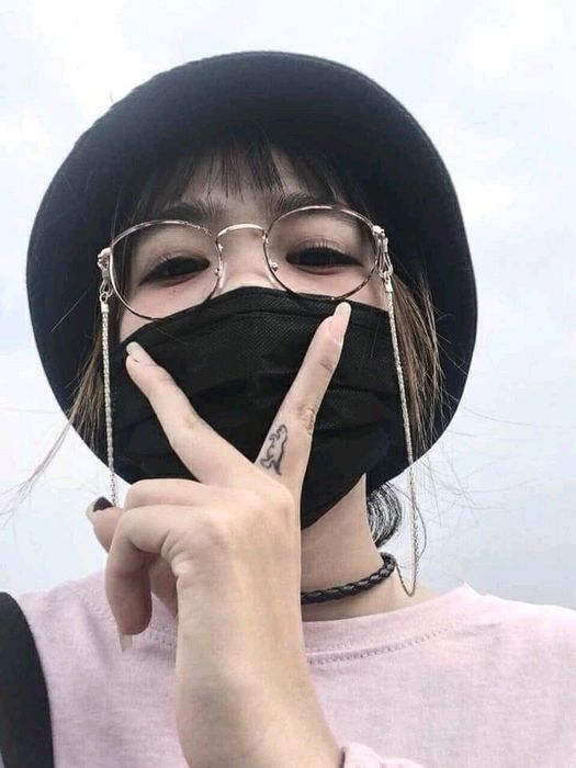 ve dep cuon hut cua gai xinh toc ngan deo kinh phong cach thoi trang dieu da va bi quyet thu hut 697d71609cedf