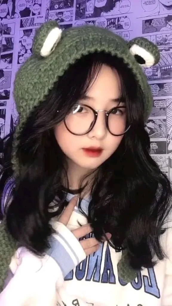 ve dep ngot ngao voi anh gai xinh deo kinh cute gay sot mang xa hoi phong cach thoi trang don tim 697d608229a97