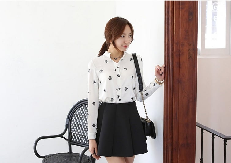 ve dep thanh lich bat ban anh gai xinh trong trang phuc ao so mi trang dam chat phong cach 697d64f45ed8b